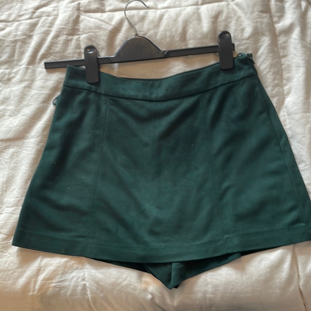 Zara velvet green skort